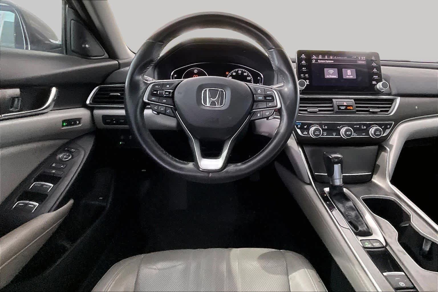 Used 2018 Modern Steel Metallic Honda Touring 1.5T image 6