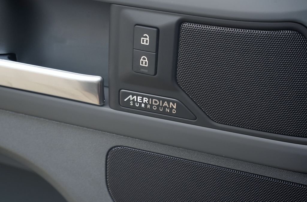 New 2026 Tasman Blue Land Rover X-Dynamic SE image 11