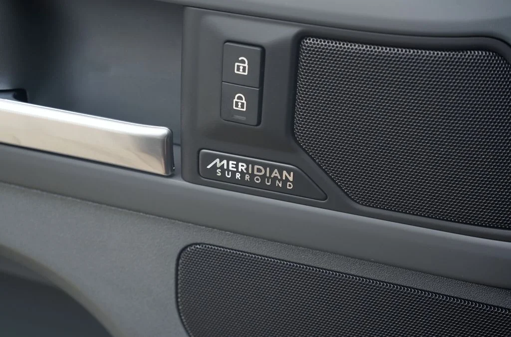 New 2026 Tasman Blue Land Rover X-Dynamic SE image 11
