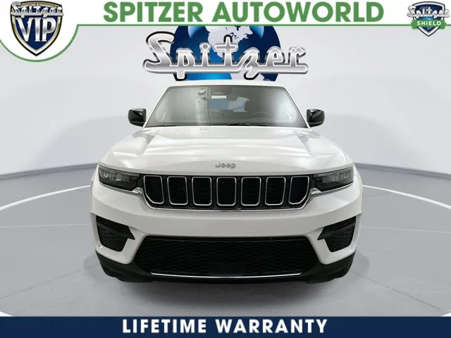 New 2027 Bright White Clearcoat Jeep Laredo X image 4
