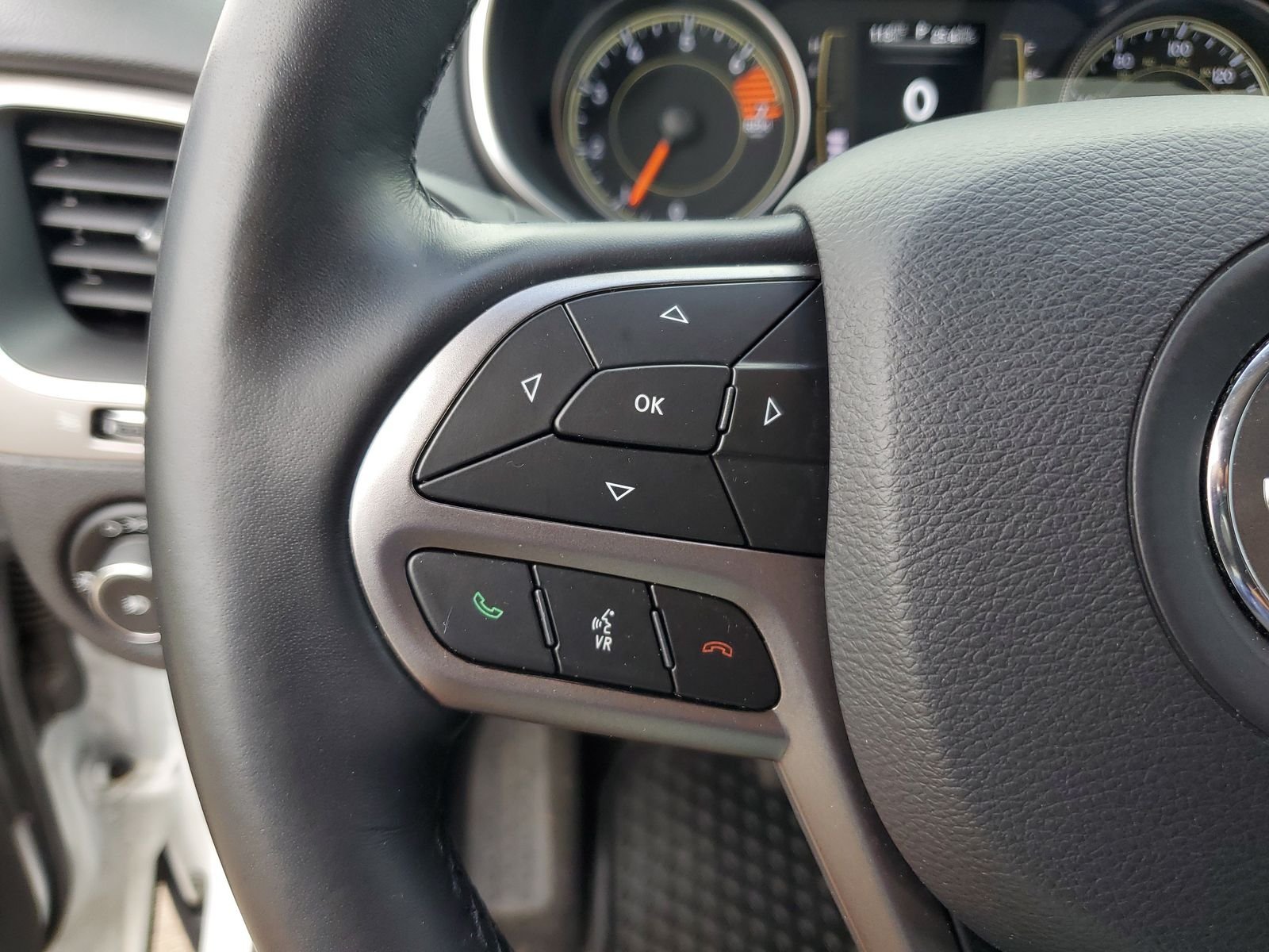 Used 2020 White Jeep Latitude Plus image 19