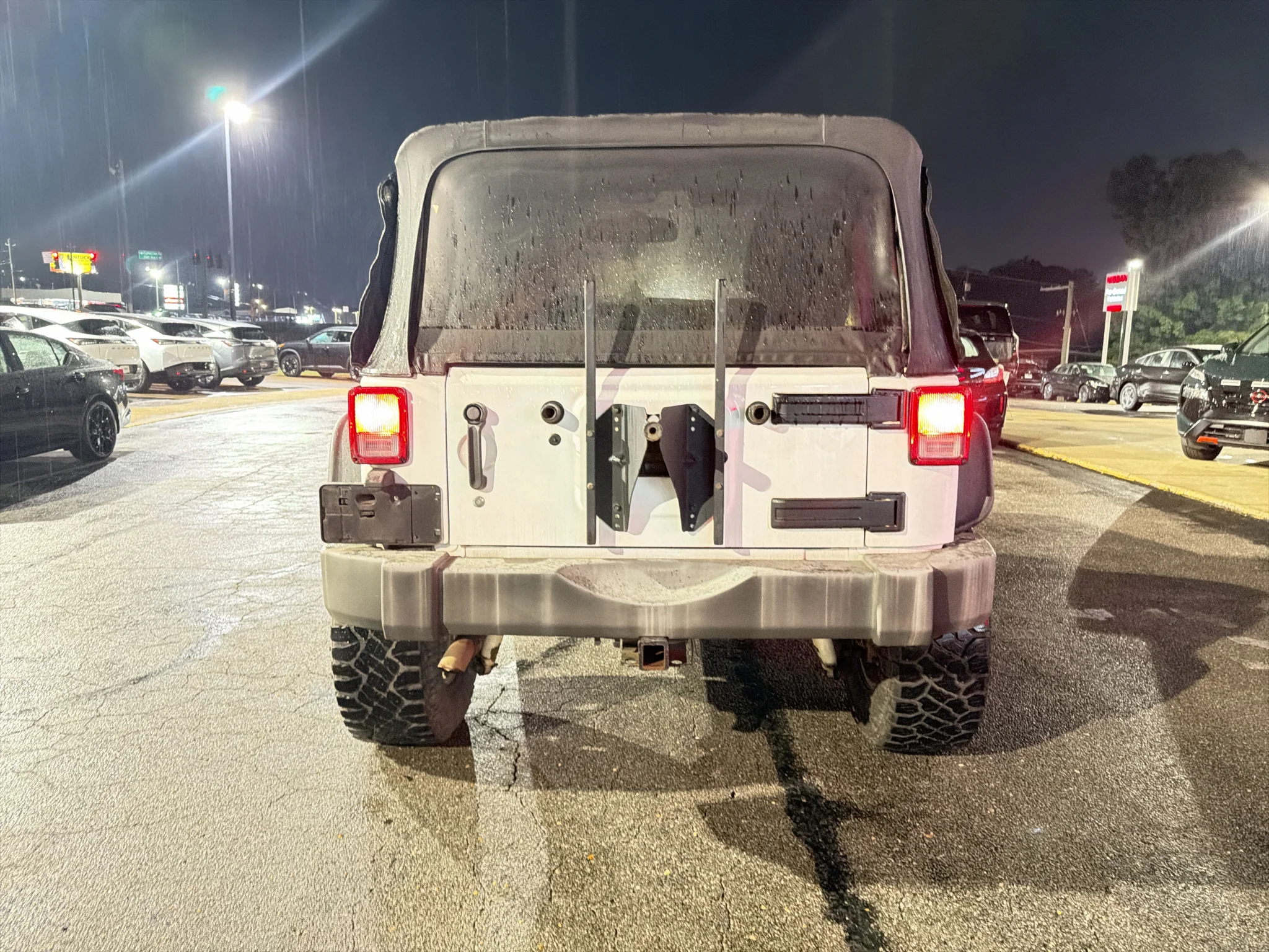 Used 2011 Bright White Clearcoat Jeep Rubicon image 5