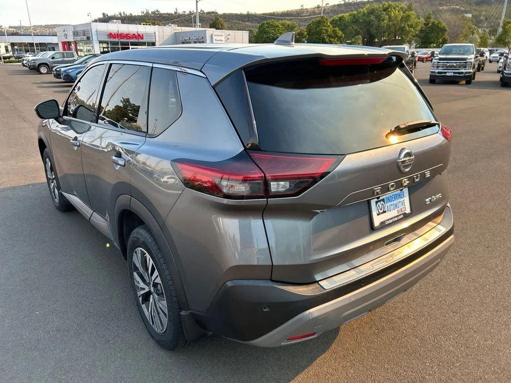 Used 2021 Gun Metallic Nissan SV image 9