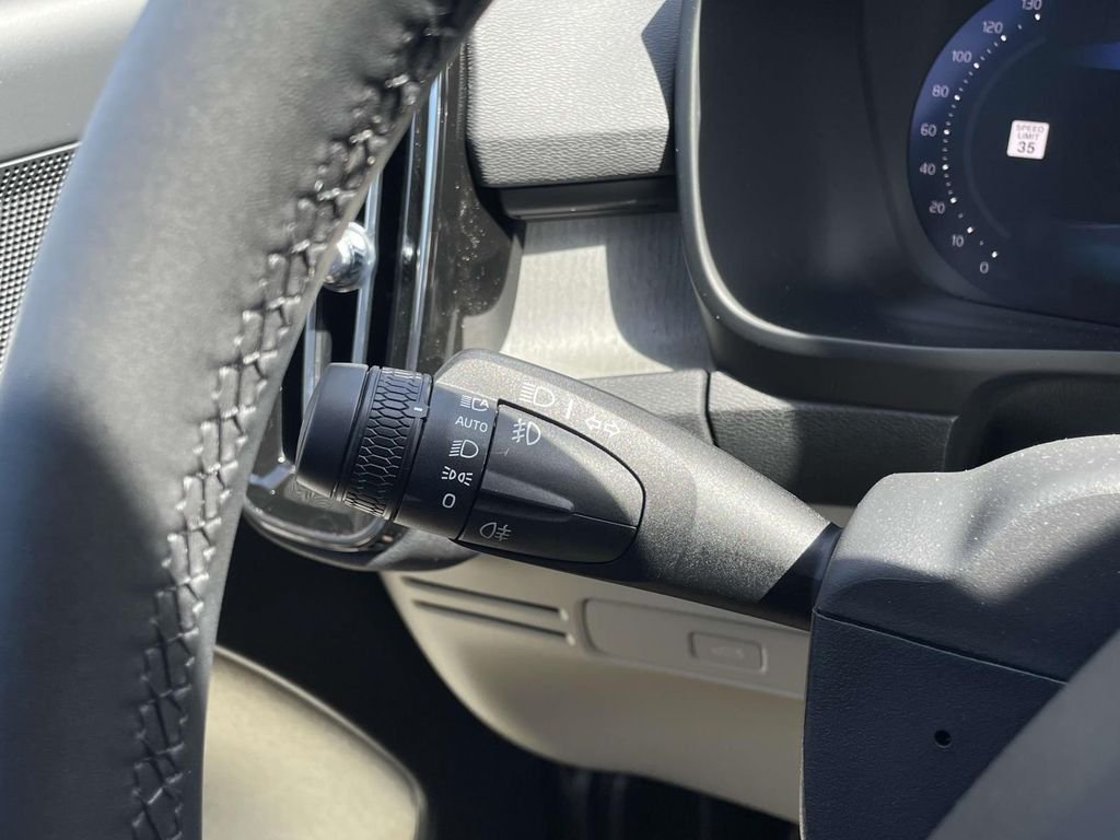 2026 Volvo XC40 Plus - Photo 13