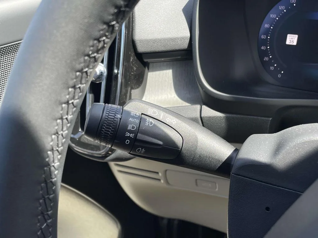 2026 Volvo XC40 Plus - Photo 13