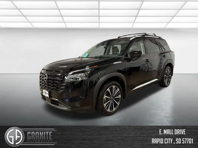 2026 Nissan Pathfinder Platinum 4WD's photo