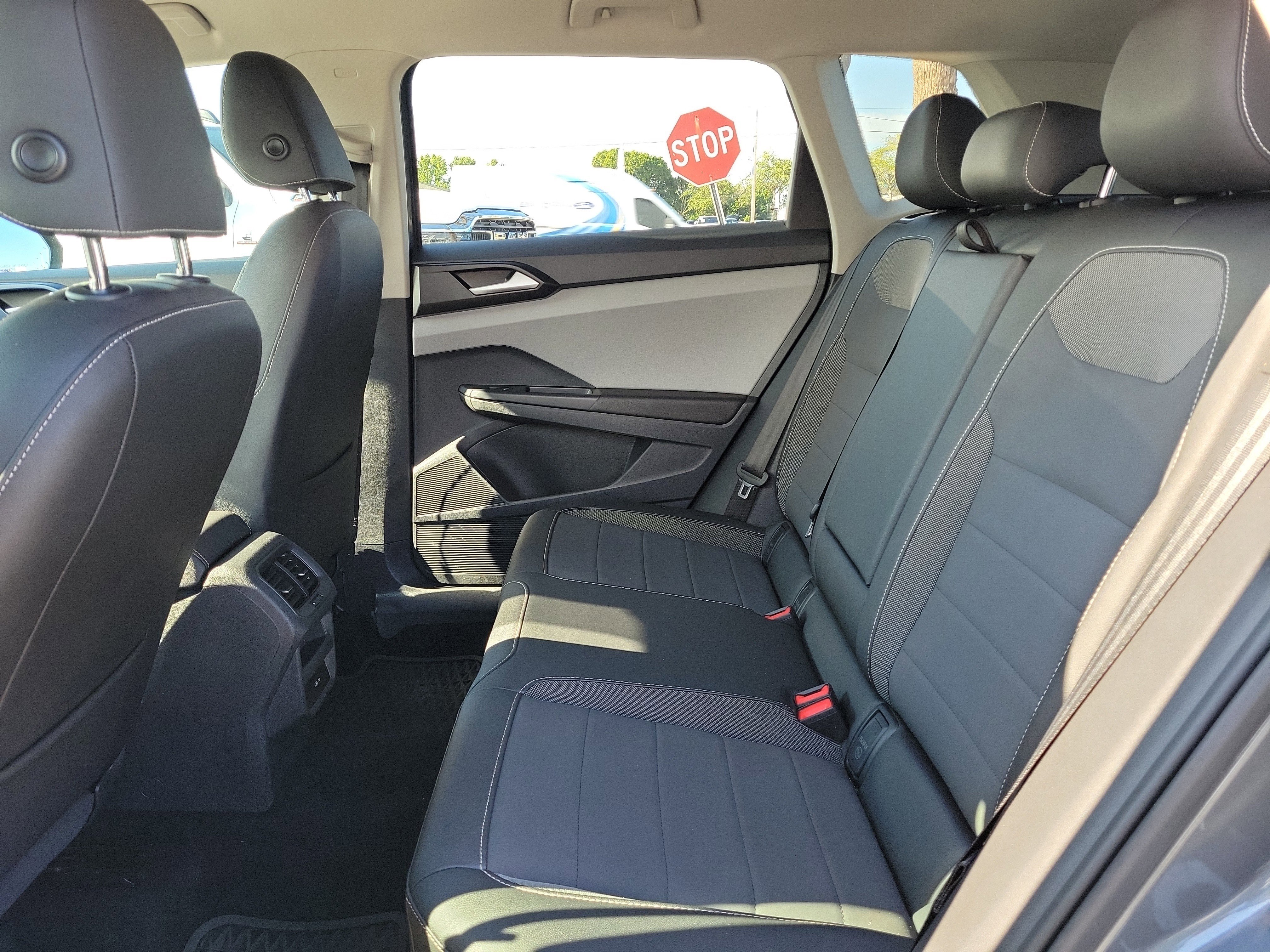 Used 2023  Volkswagen SE image 16