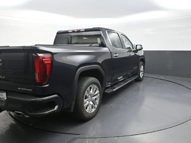 Used 2023 Silver GMC Denali image 9