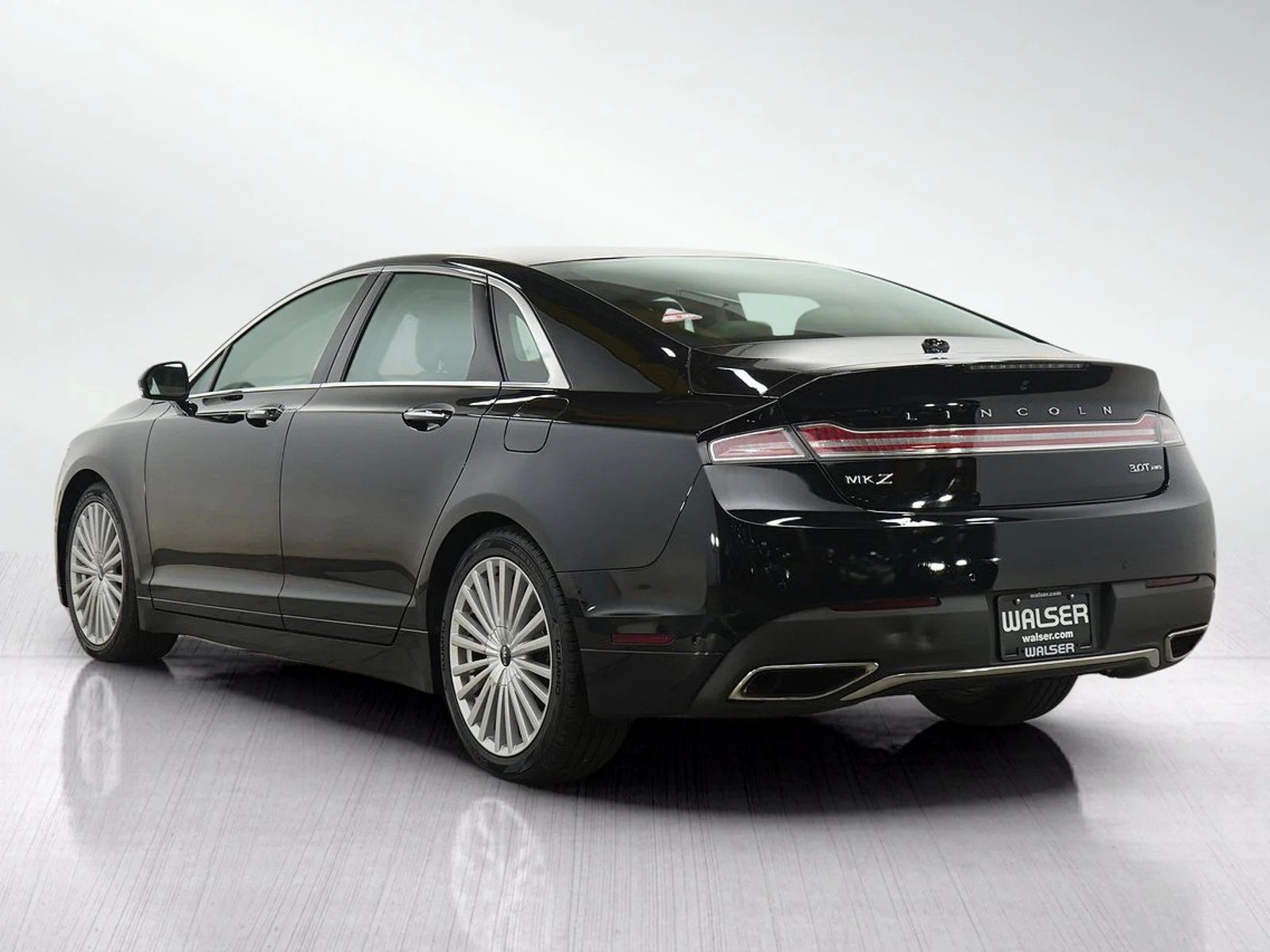 Used 2017 Black Velvet Lincoln Reserve image 3