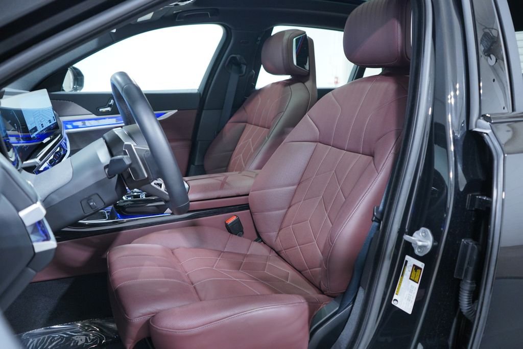 Used 2026 Black Sapphire Metallic BMW 740i image 7