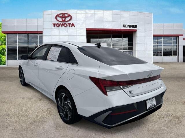 Used 2025 Serenity White Hyundai Limited image 4