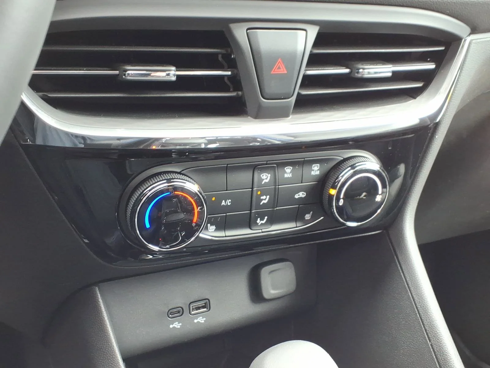 2026 Buick Encore GX Sport Touring - Photo 17