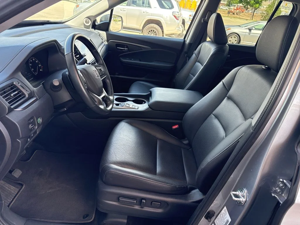 Used 2025 Black Honda RTL image 16