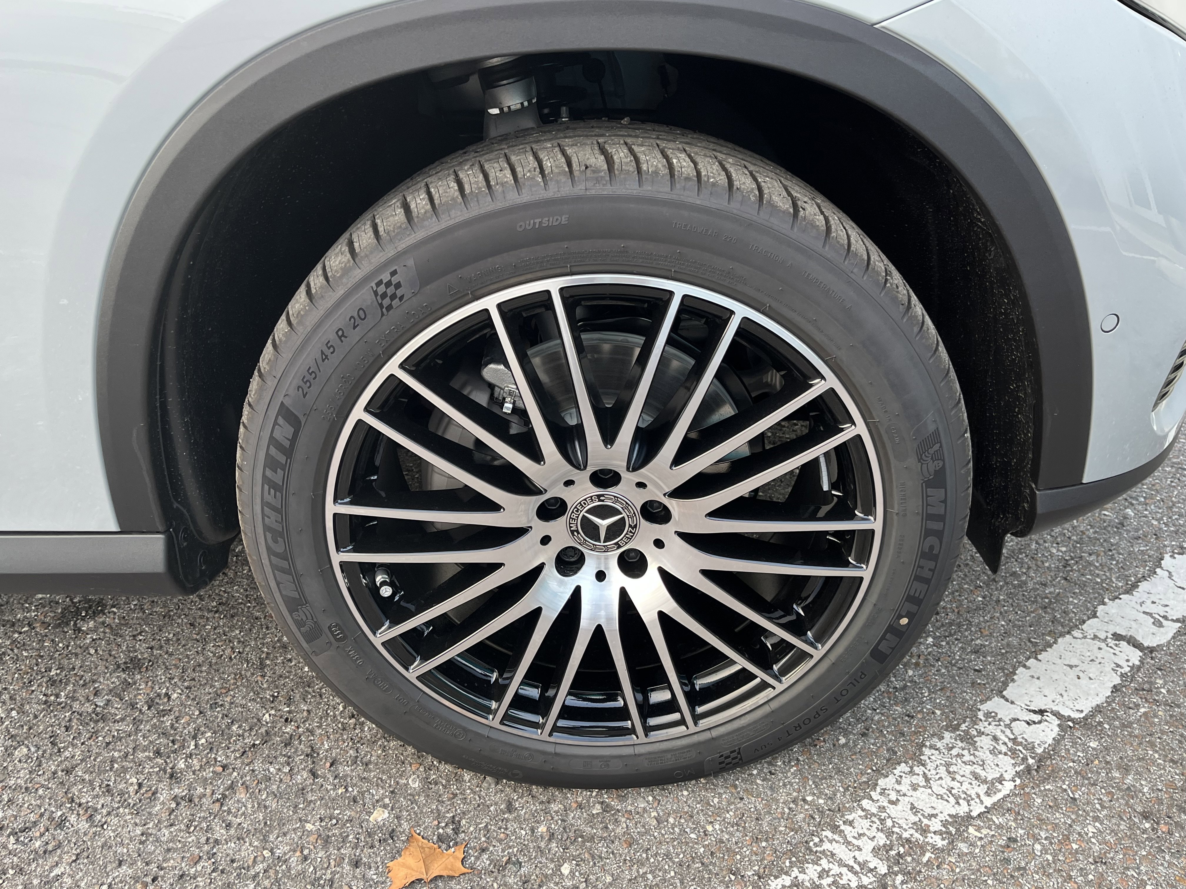 New 2026 MANUFAKTUR Alpine Grey Mercedes-Benz GLC 300 image 11