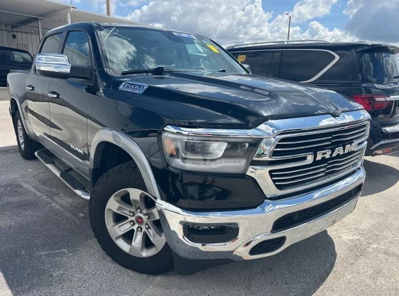 Used 2020 Diamond Black Crystal Pearlcoat Ram Laramie image 3