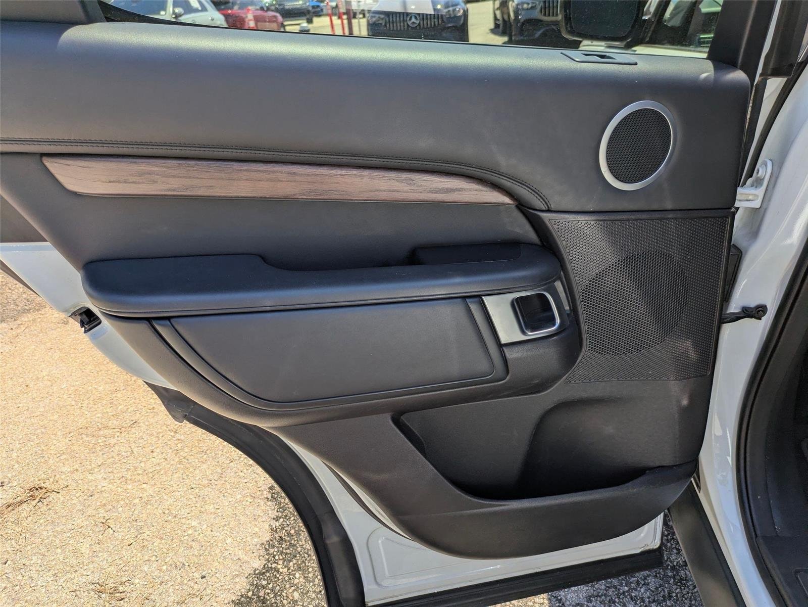 Used 2018 Fuji White Land Rover HSE Luxury image 31