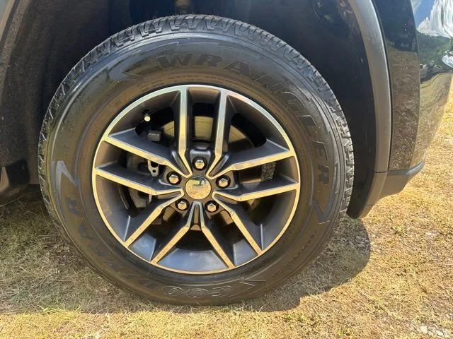 Used 2018 Black Jeep Limited image 12