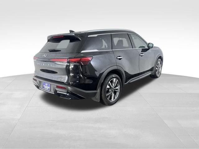 Used 2025 Black INFINITI LUXE image 5