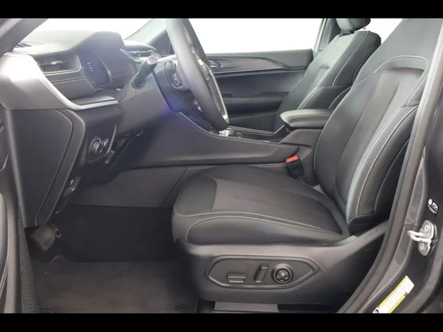 Used 2025 Gray Jeep Laredo X image 14