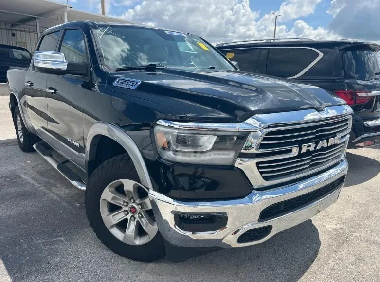 Used 2020 Diamond Black Crystal Pearlcoat Ram Laramie image 3