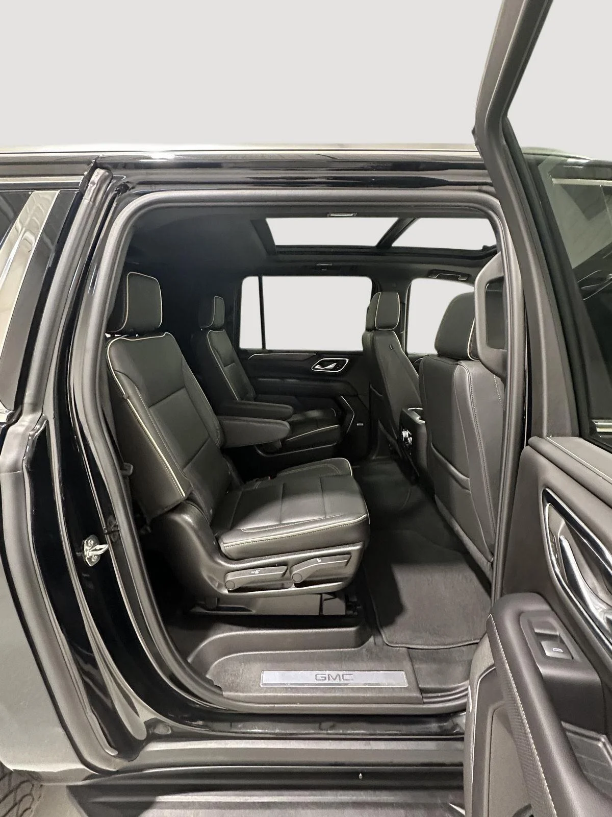 Used 2024 Onyx Black GMC SLT image 22