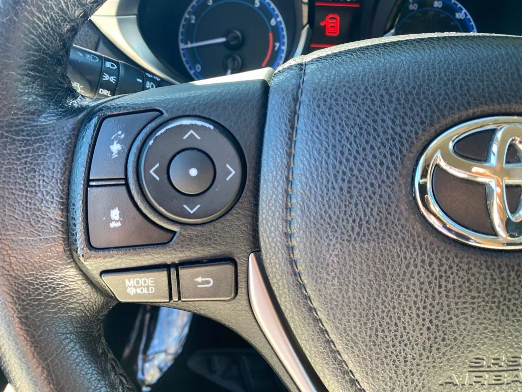 Used 2015  Toyota L image 17
