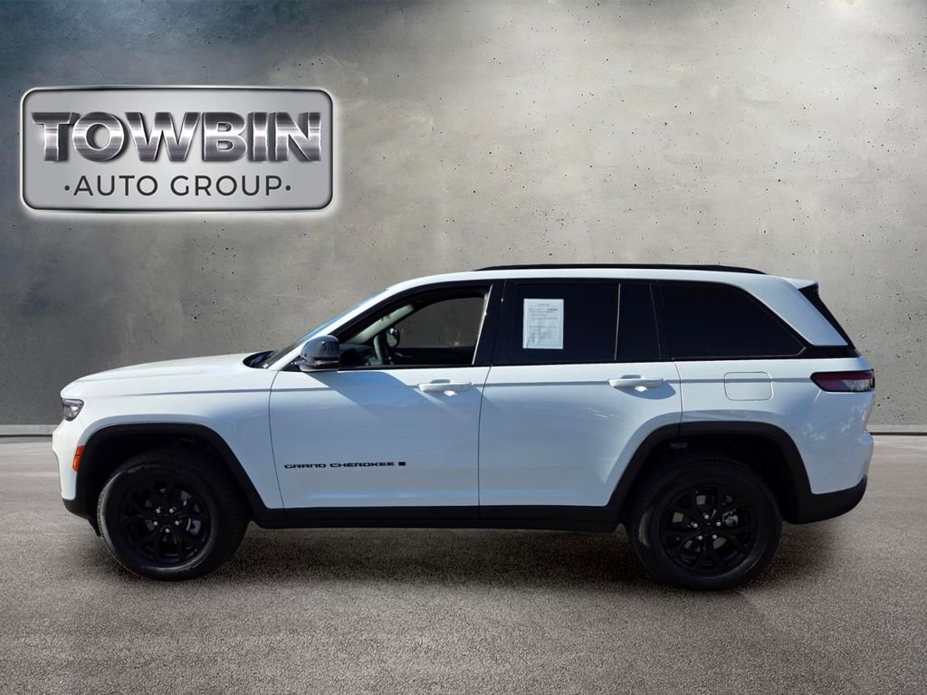 Used 2025 White/off-white Jeep  image 7