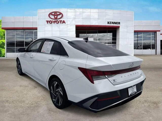 Used 2025 Serenity White Hyundai Limited image 4
