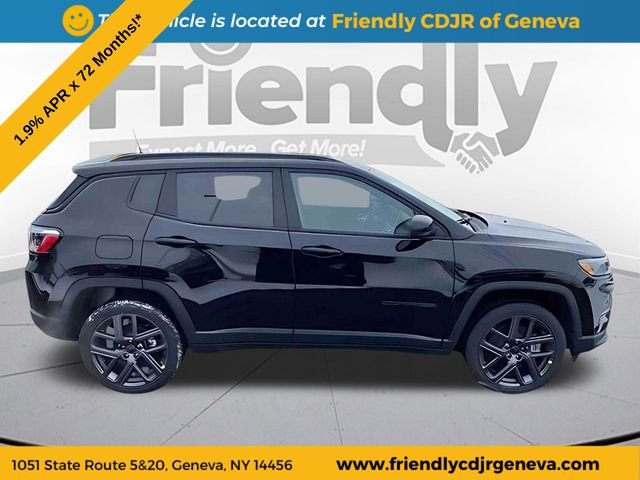 New 2026 Diamond Black Crystal Pearl-Coat Exterior Paint Jeep Limited image 4