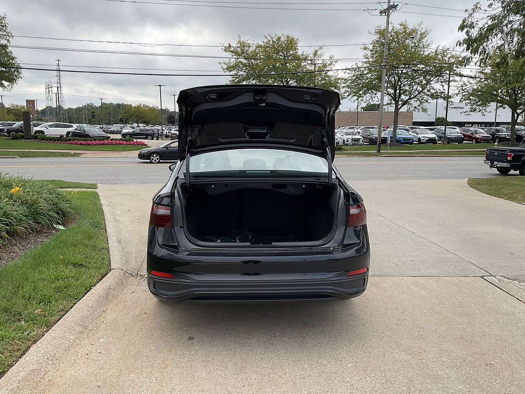 New 2027  Volkswagen SE image 5