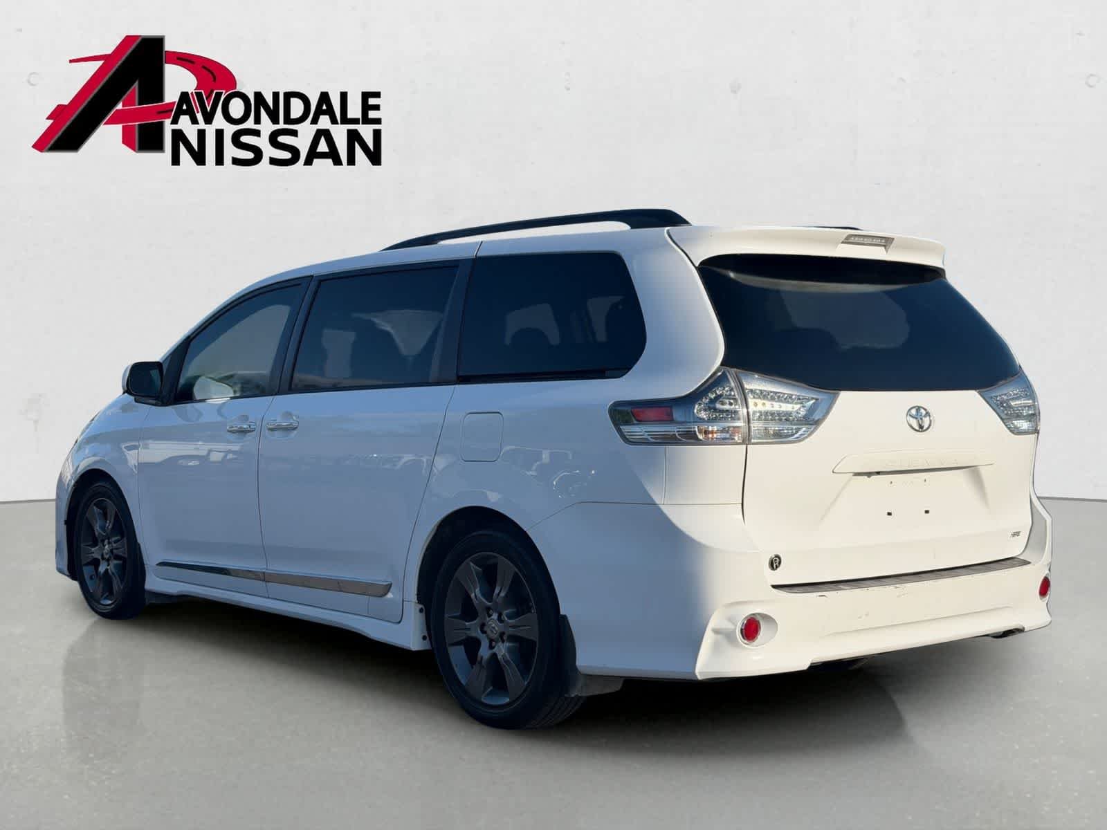 Used 2015 Super White Toyota SE Premium image 4