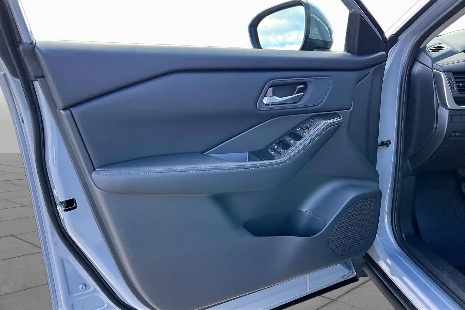 New 2027 Boulder Gray Pearl Nissan SV image 10