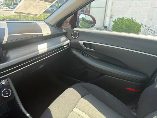 Used 2025 Red Hyundai SEL image 43