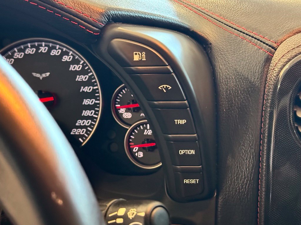 Used 2010 ARCTIC WHITE Chevrolet ZR1 w/1ZR image 24