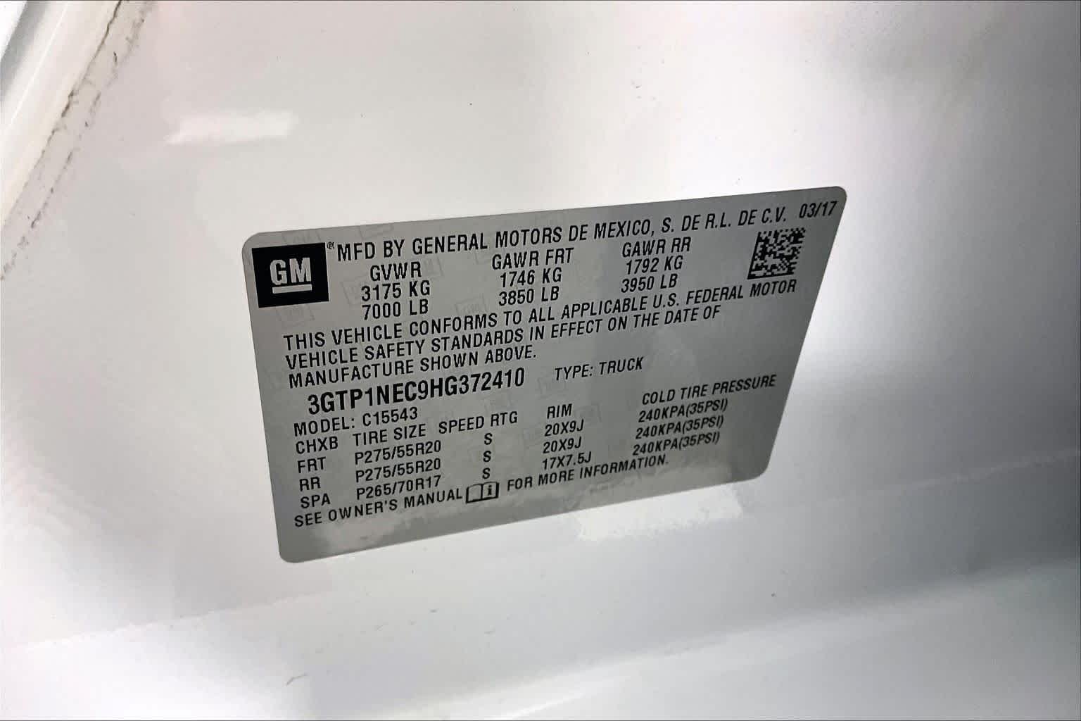 Used 2017 White Frost Tricoat GMC SLT image 35