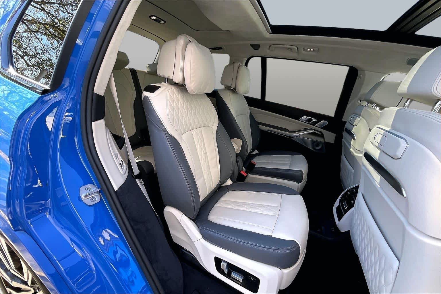 Used 2026 Santorini Blue BMW xDrive40i image 19