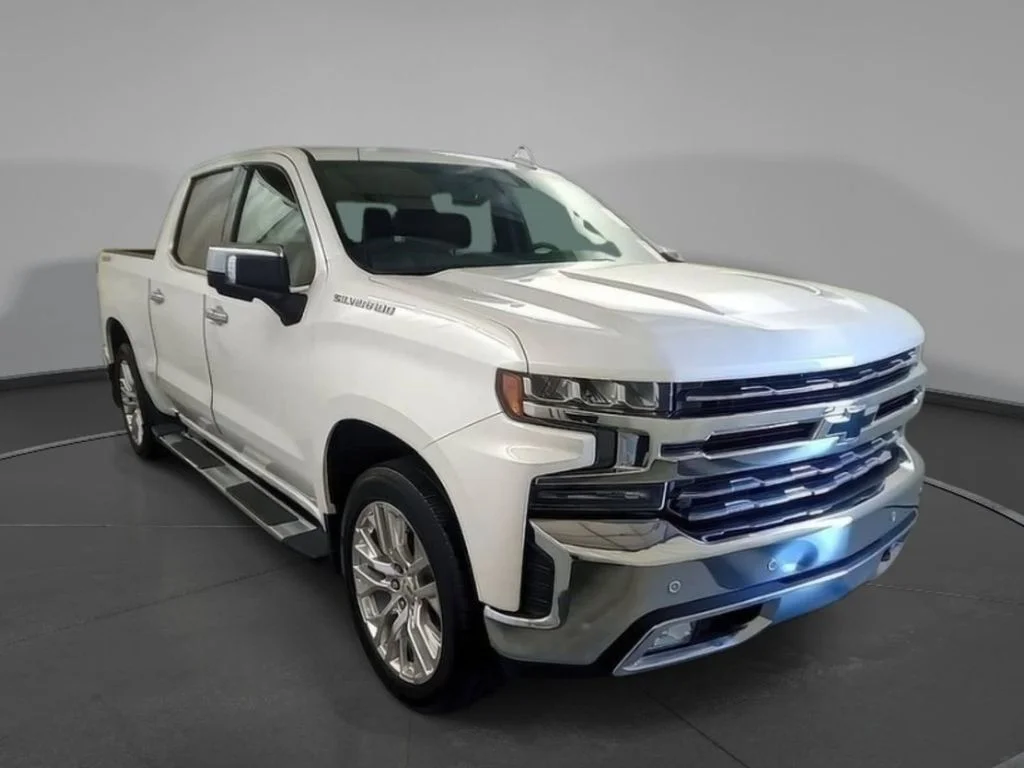 Used 2019 Iridescent Pearl Tricoat Chevrolet LTZ image 2