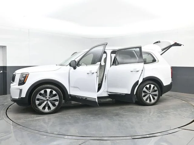 Used 2021 White Kia EX image 53
