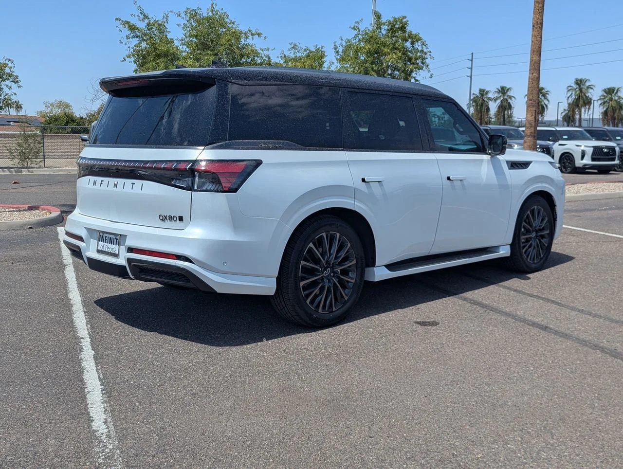 New 2027 2T RADIANT WHIT INFINITI Autograph 4WD image 5
