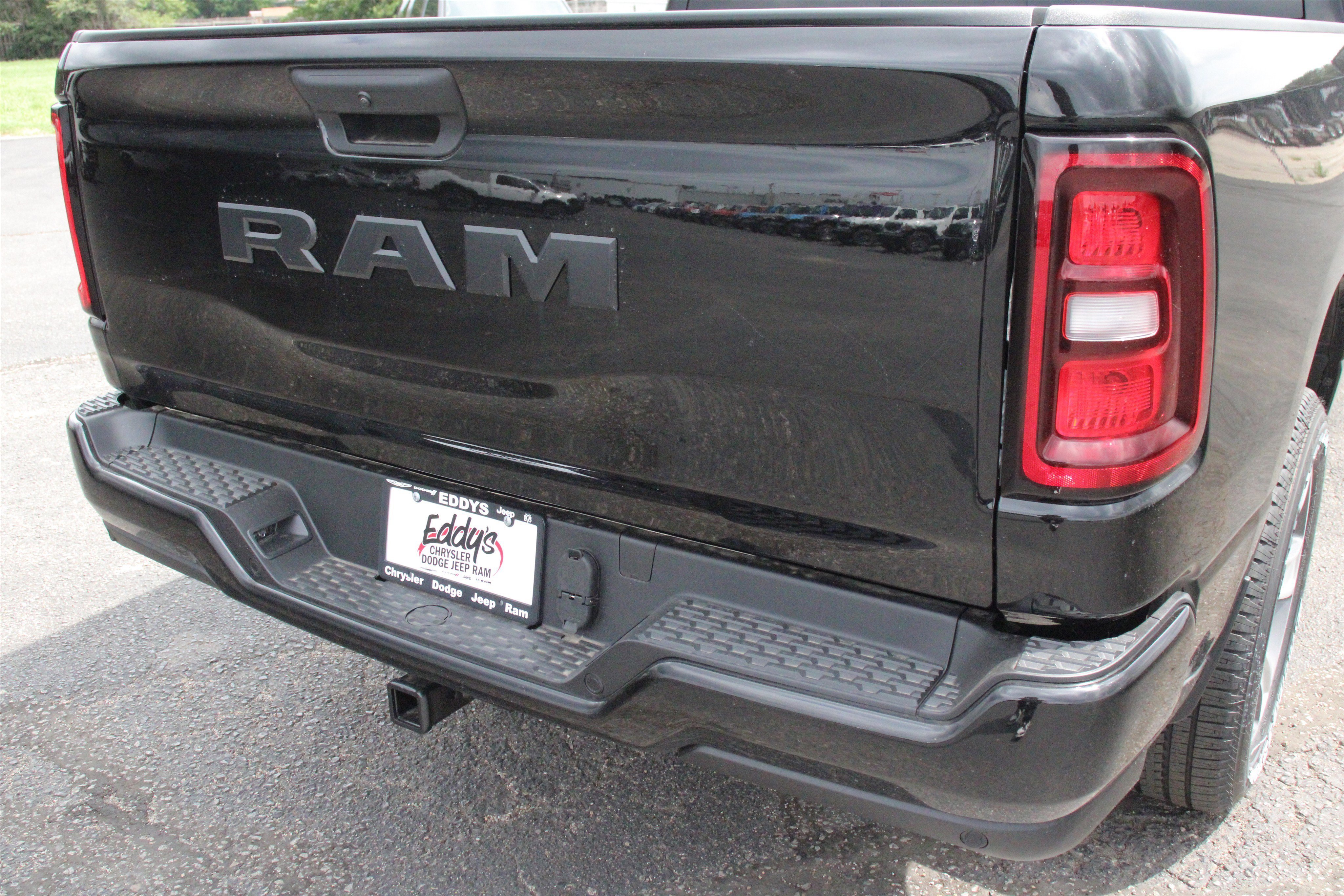 New 2026 Diamond Black Crystal Pearl-Coat Exterior Paint RAM Express image 25