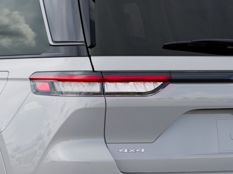 New 2026 Bright White Clear-Coat Exterior Paint Jeep Limited Reserve image 18