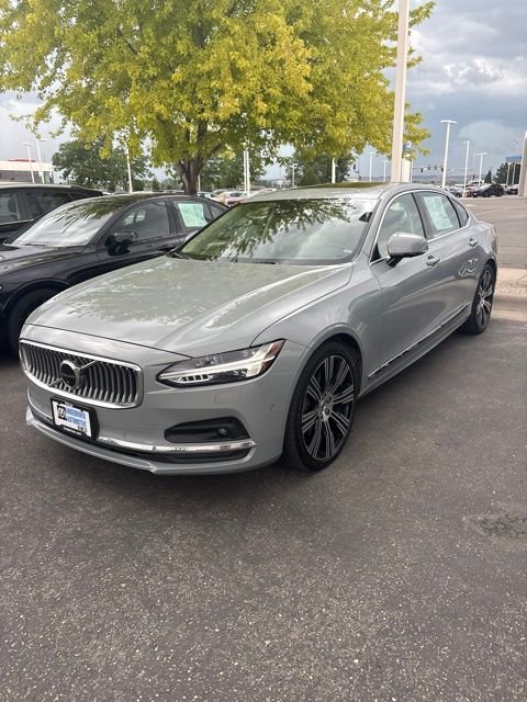 Used 2024 Gray Metallic Volvo Ultimate image 3