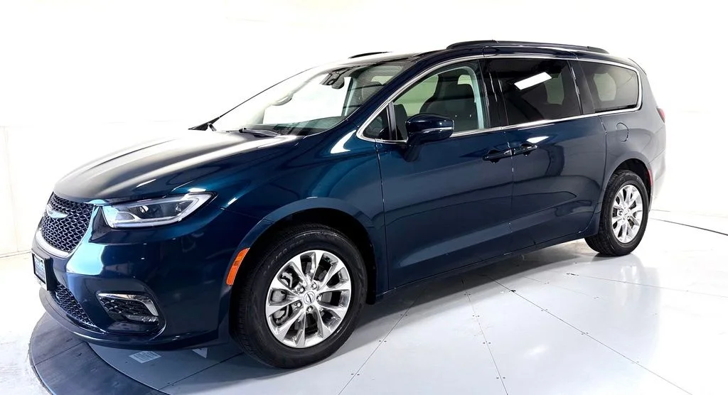 Used 2022 Blue Chrysler Touring L image 10