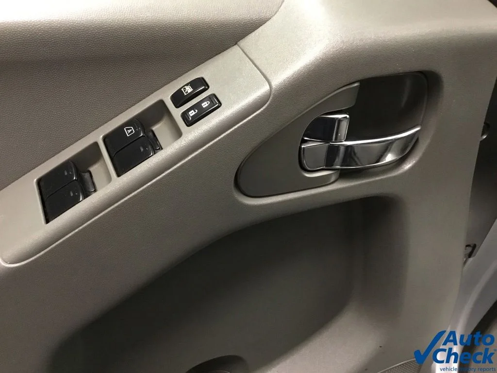 Used 2015 Silver Nissan SV image 20