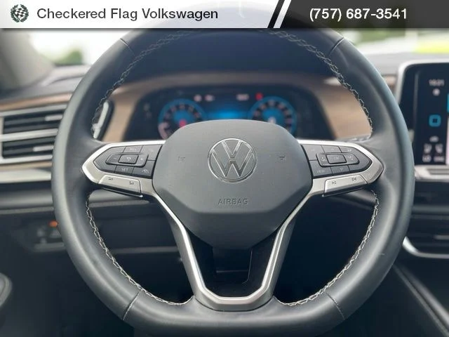 Used 2025 Pure White Volkswagen 2.0T SE w/Technology image 34