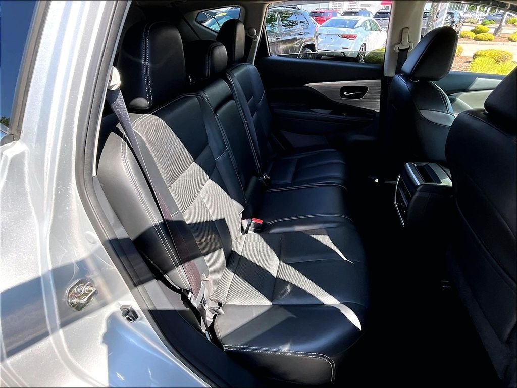 Used 2017 Silver Nissan SL image 16