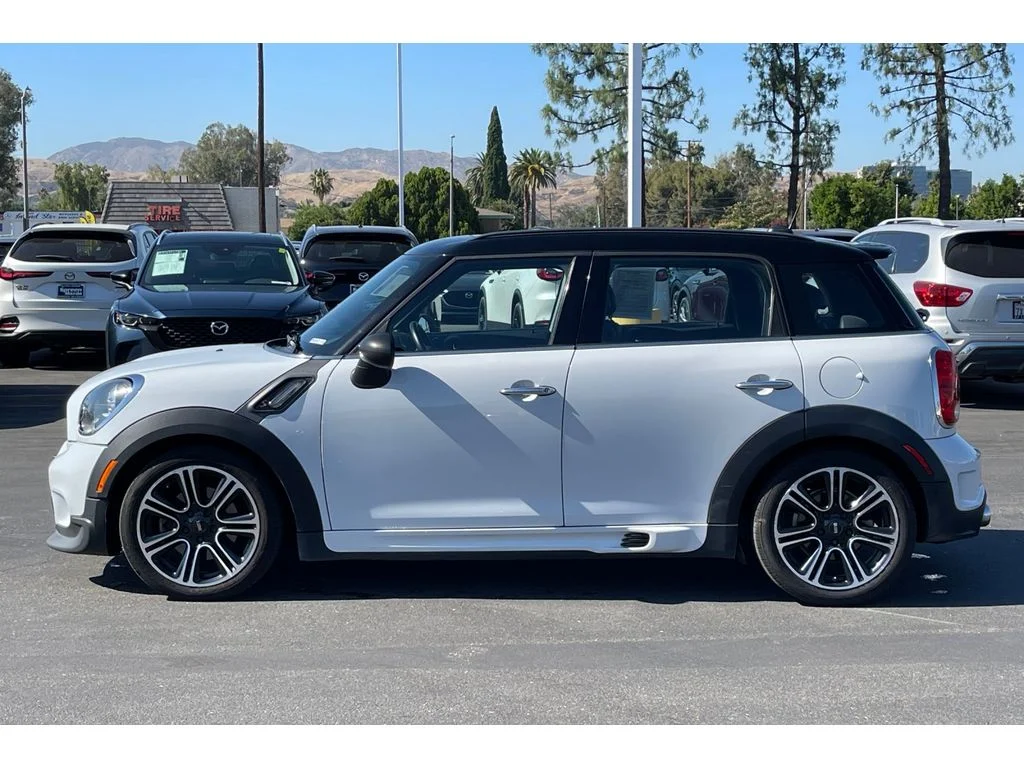 Used 2014 Light White MINI S image 3