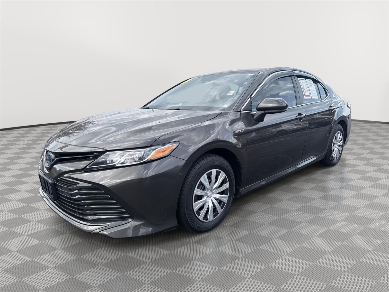 Used 2018 Toyota Camry LE with VIN 4T1B31HK5JU506408 for sale in Kansas City