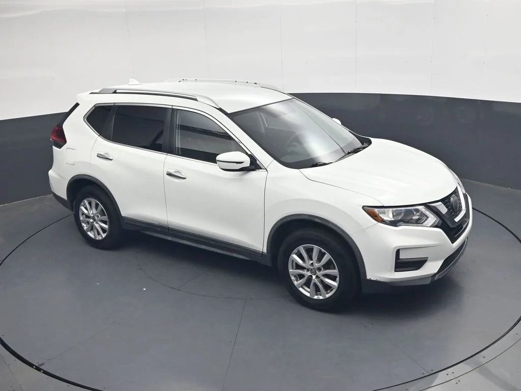 Used 2018 Glacier White Nissan SV image 16