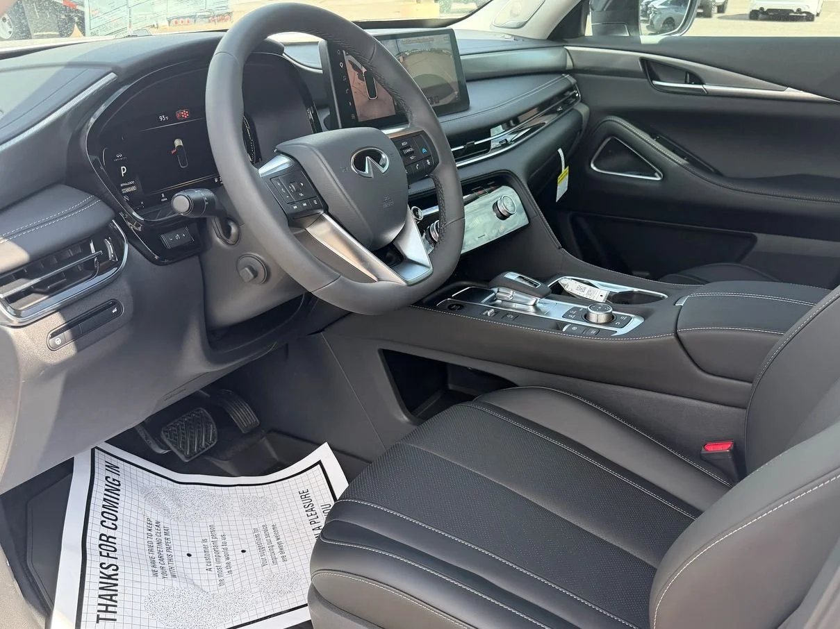 New 2027 RADIANT WHITE INFINITI Luxe FWD image 14